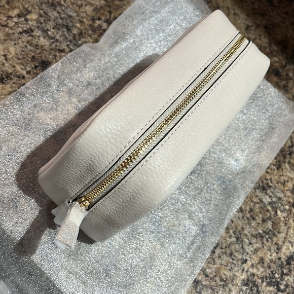 Coach X Peanuts Happy Camper Small Boxy Cosmetic Case With Woodstock - Picture 5 of 8